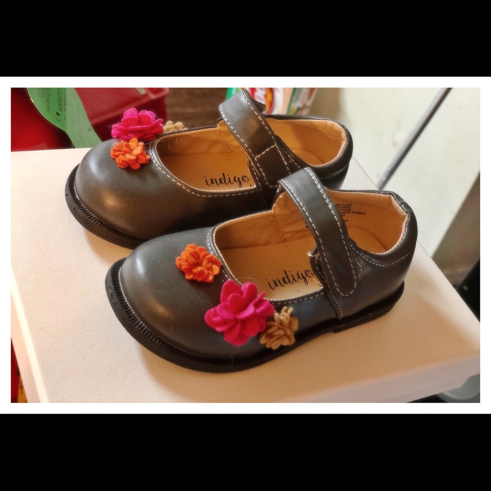 Indigo Soul Kids® Brown shoes with flowers.